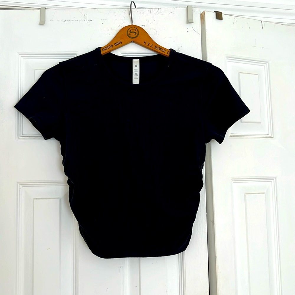 Lululemon crop top